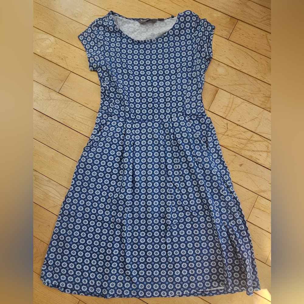 NWOT Blue and White Flowers - Summer Dress With POCKETS!